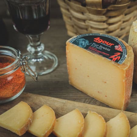 "Petit Agour" sheep cheese with Espelette pepper paste