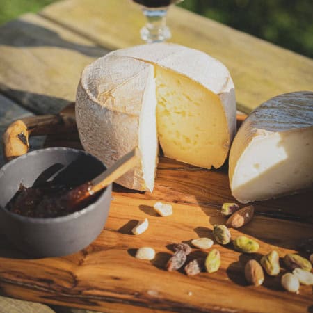 Cow's milk cheese "arpea"