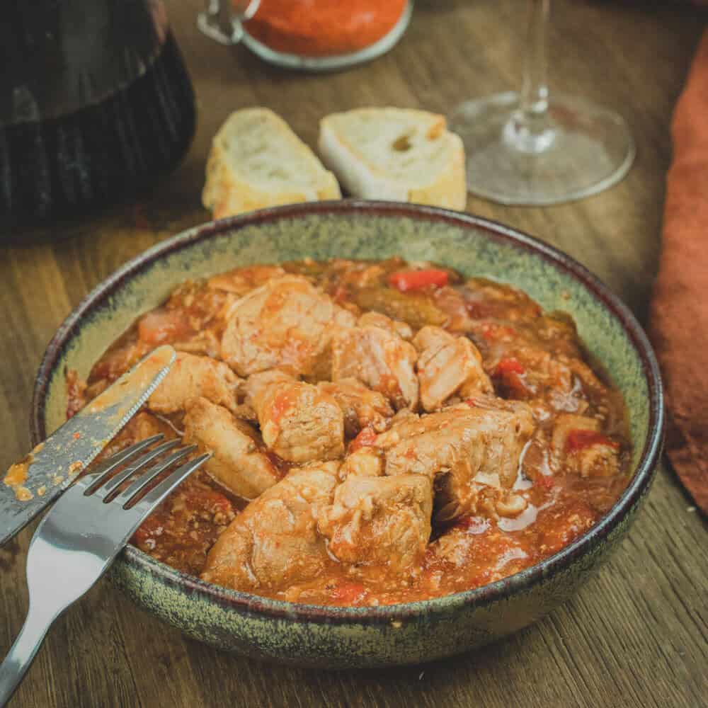 Salteado de cerdo biológico y piperrada Salteado de cerdo biológico y piperrada