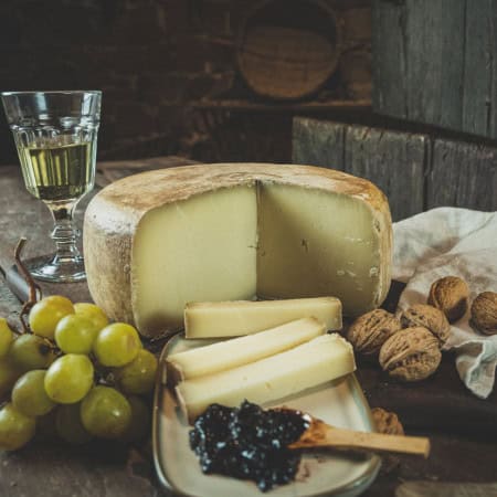 Ossau-Iraty meilleur fromage du monde confiture de cerises noires offerte maison agour etxea
