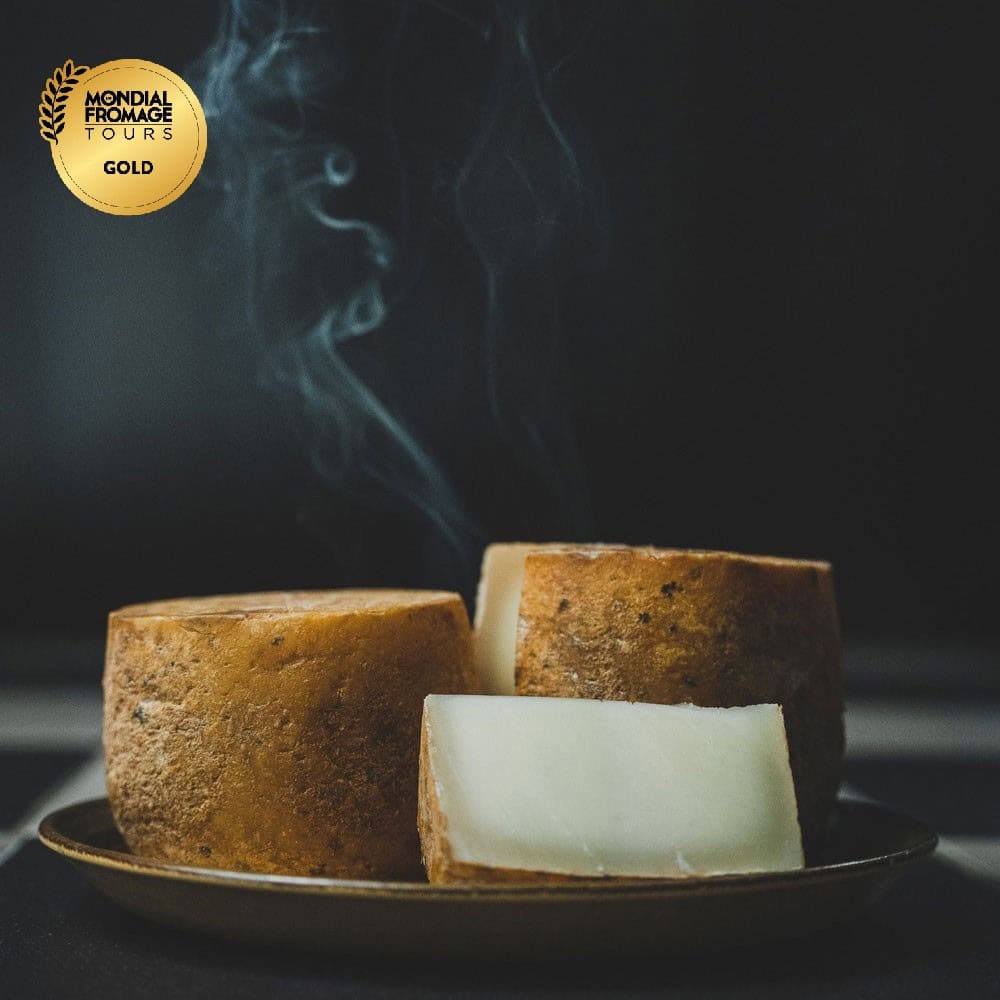 FROMAGE DE BREBIS FUMÉ MÉDAILLE D’OR MONDIAL DU FROMAGE 2025 MAISON AGOUR ETXEA