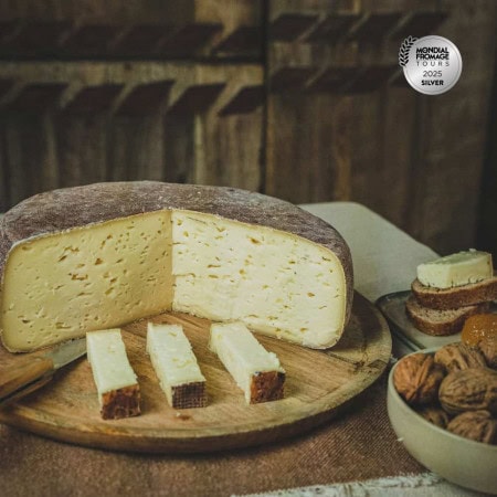 FROMAGE DE VACHE AU LAIT CRU XILOA MÉDAILLE D’ARGENT MONDIAL DU FROMAGE 2025 MAISON AGOUR ETXEA