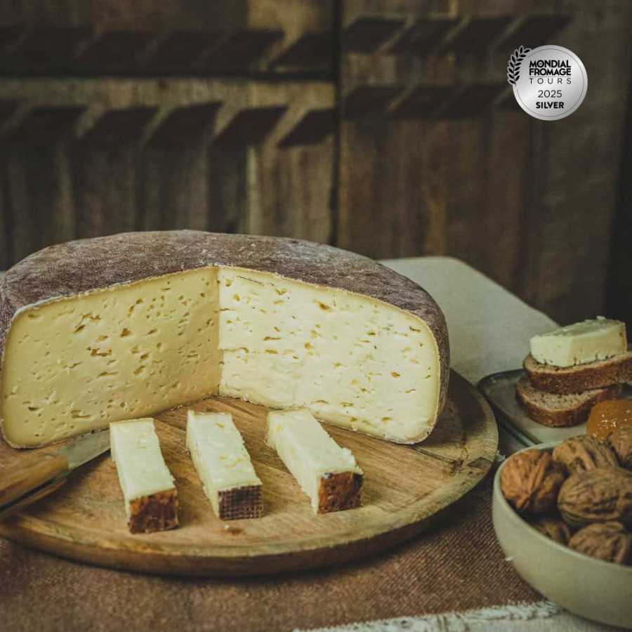 FROMAGE DE VACHE AU LAIT CRU XILOA MÉDAILLE D’ARGENT MONDIAL DU FROMAGE 2025 MAISON AGOUR ETXEA