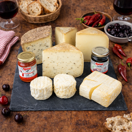 "Mendibe" cheese board