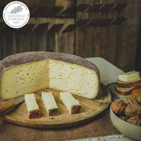 FROMAGE DE VACHE AU LAIT CRU XILOA MÉDAILLE D’ARGENT MONDIAL DU FROMAGE 2025 MAISON AGOUR ETXEA