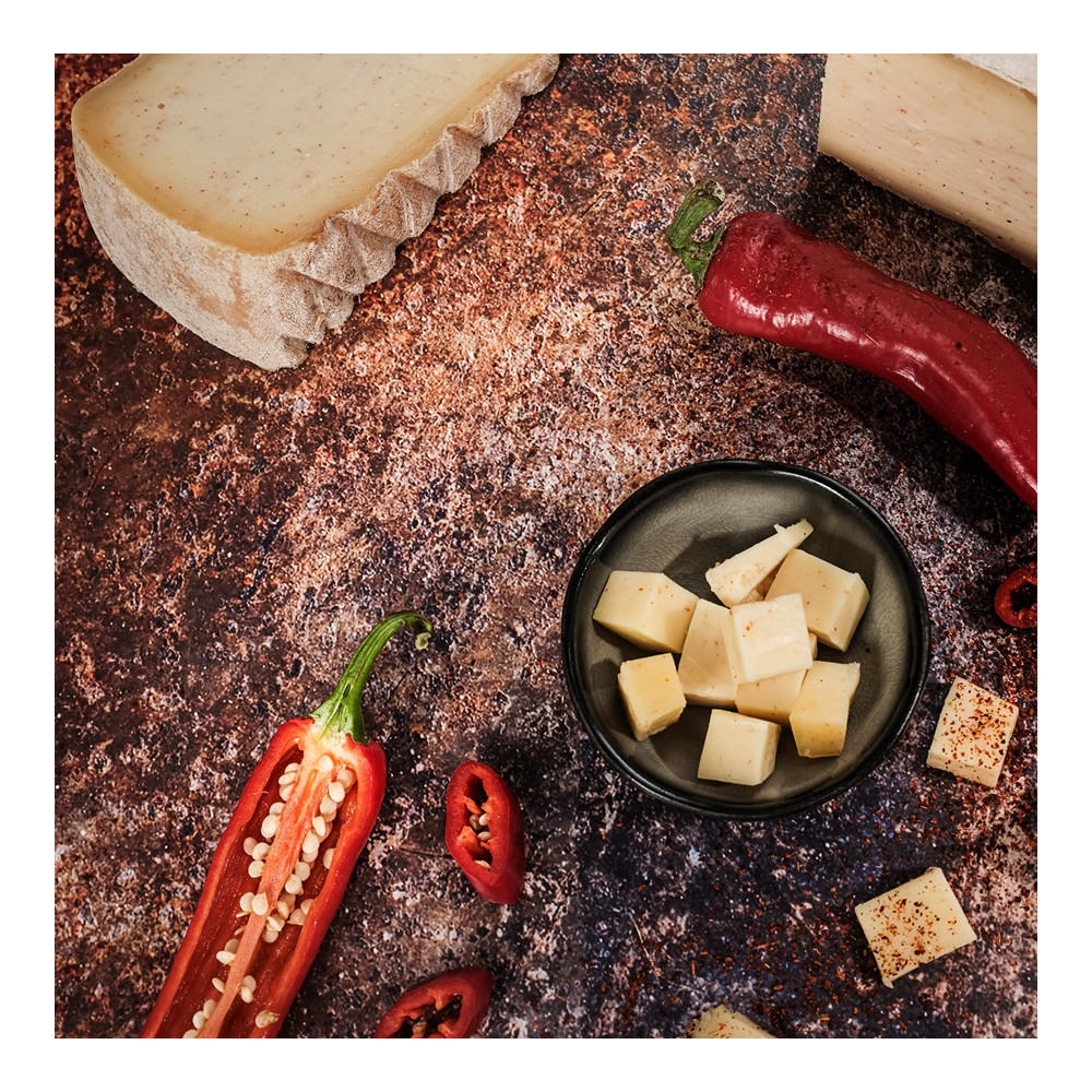 Sua fromage de vache au piment de cayenne maison agour etxea livraison formage basque