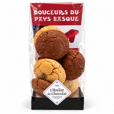 assortiment de macarons basques café et chocolat