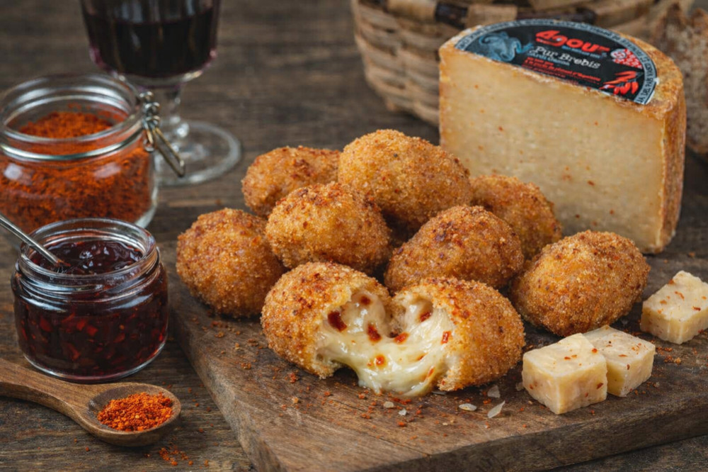 Croquettes croustillantes de brebis au piment d’Espelette et cœur fondant