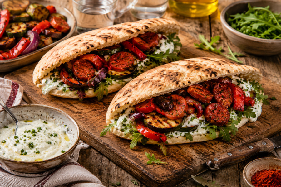 Pita basque à la txistorra et légumes grillés