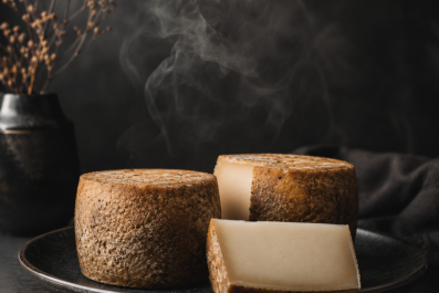 Fromage fumé au bois de hêtre : fabrication, saveurs et conseils de dégustation